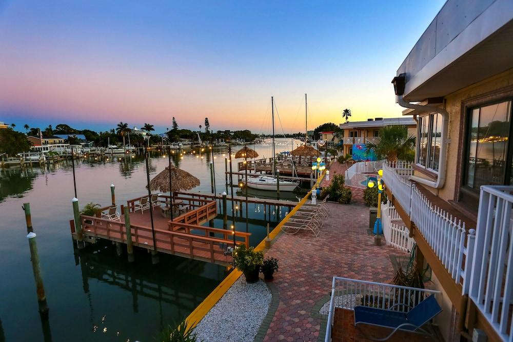 Bayview Plaza Waterfront Resort St. Pete Beach Bagian luar foto