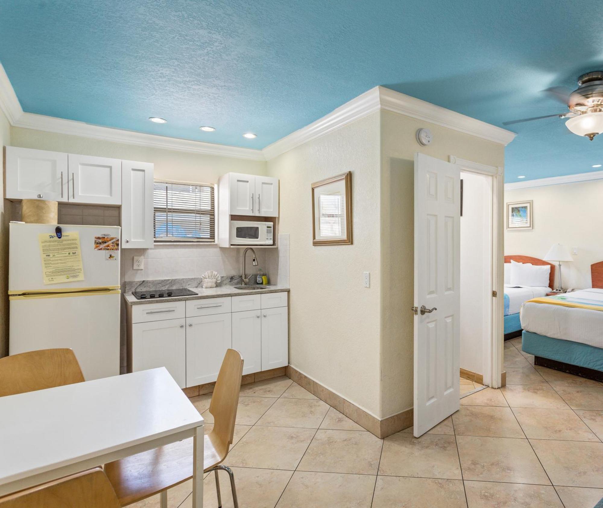 Bayview Plaza Waterfront Resort St. Pete Beach Ruang foto