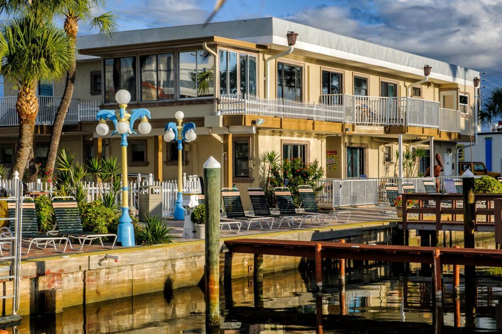 Bayview Plaza Waterfront Resort St. Pete Beach Bagian luar foto