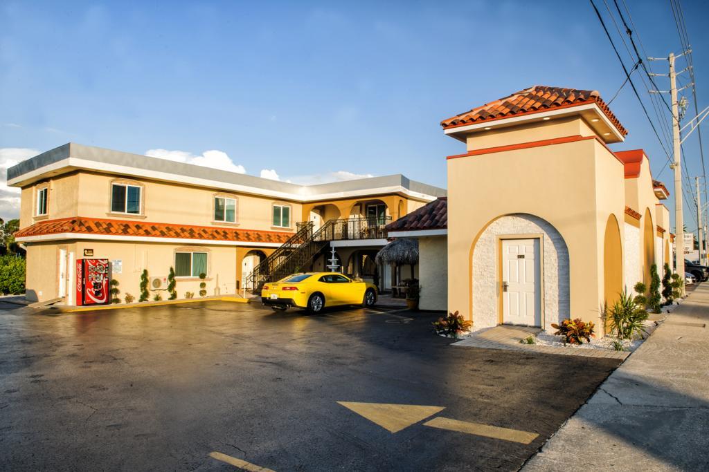 Bayview Plaza Waterfront Resort St. Pete Beach Bagian luar foto