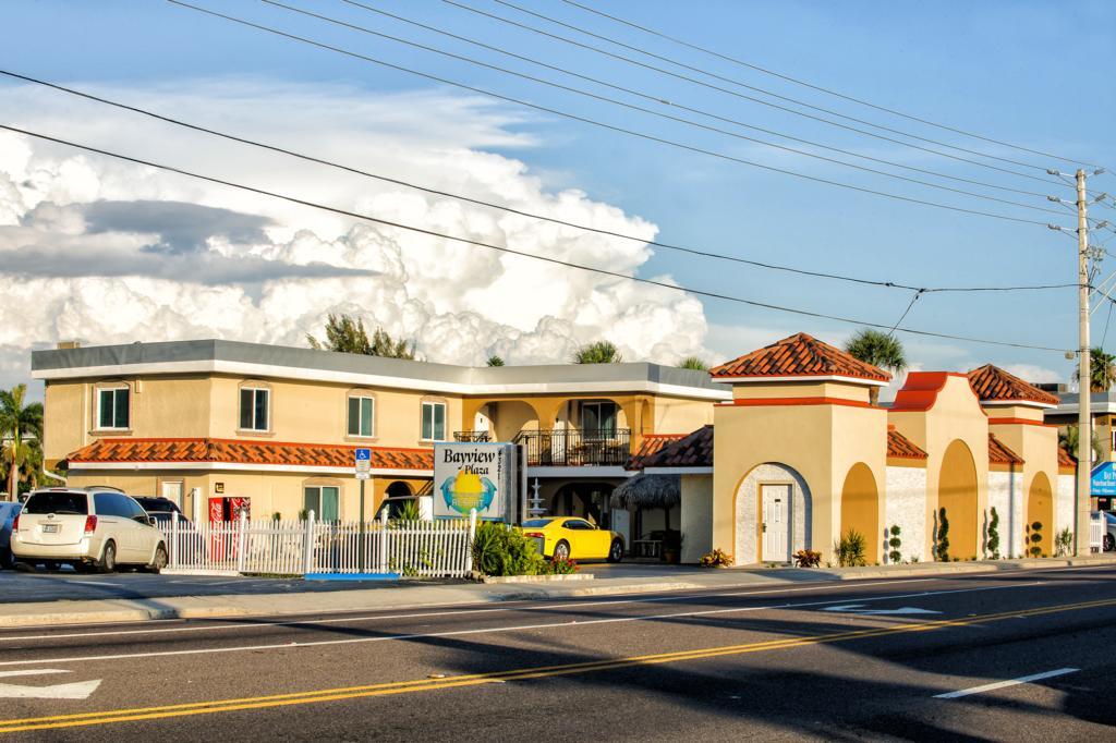 Bayview Plaza Waterfront Resort St. Pete Beach Bagian luar foto