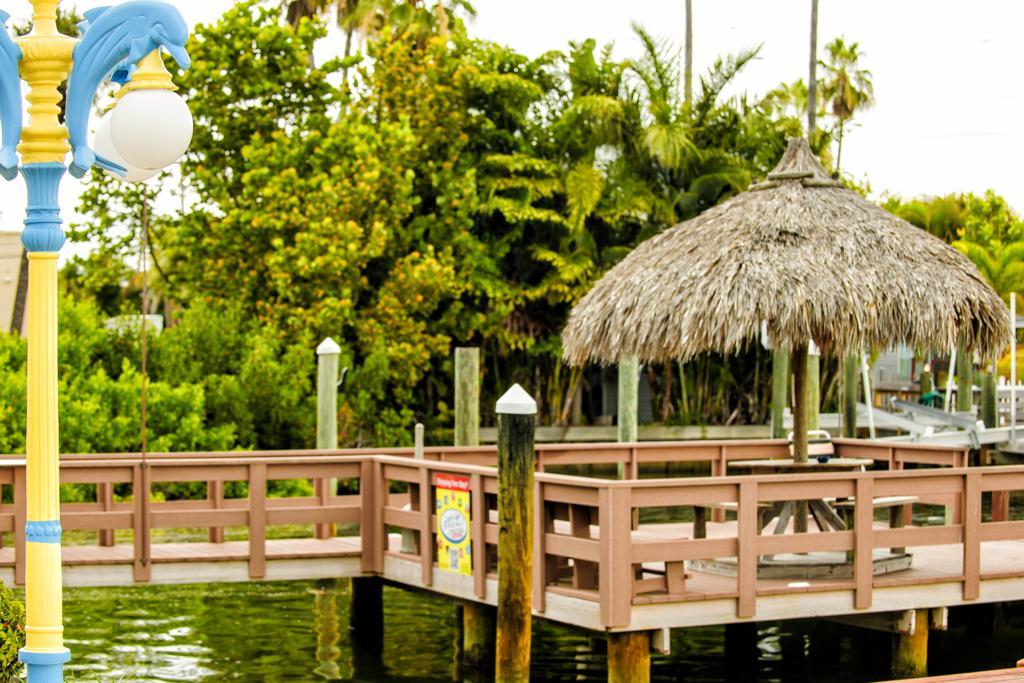 Bayview Plaza Waterfront Resort St. Pete Beach Bagian luar foto