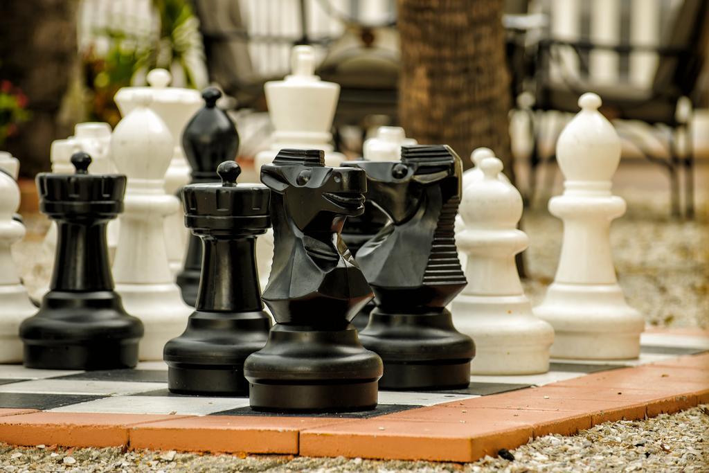 Bayview Plaza Waterfront Resort St. Pete Beach Bagian luar foto