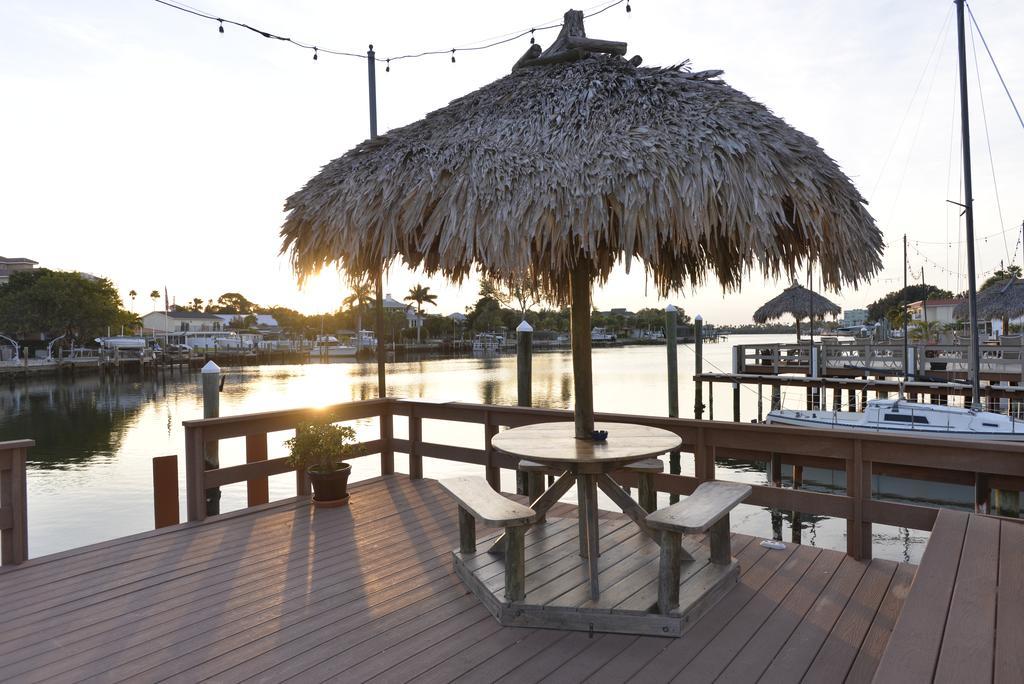 Bayview Plaza Waterfront Resort St. Pete Beach Bagian luar foto