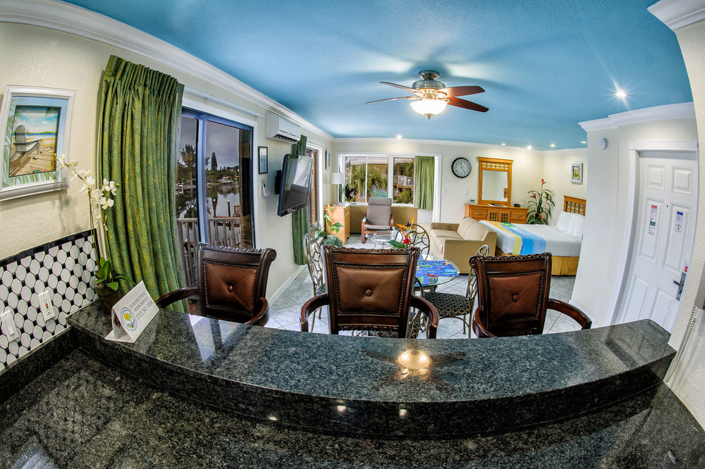 Bayview Plaza Waterfront Resort St. Pete Beach Bagian luar foto