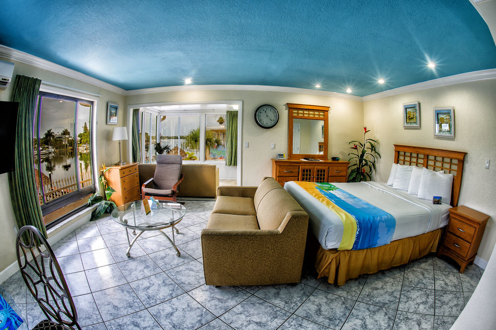 Bayview Plaza Waterfront Resort St. Pete Beach Bagian luar foto