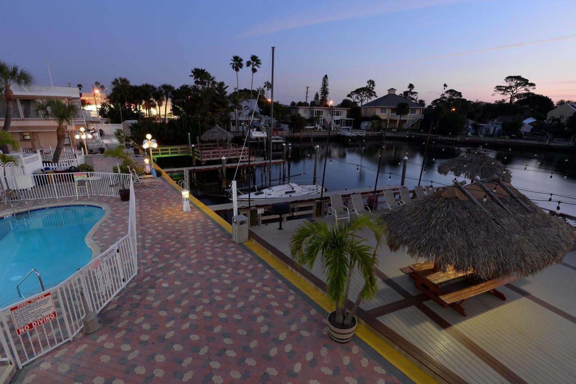 Bayview Plaza Waterfront Resort St. Pete Beach Bagian luar foto