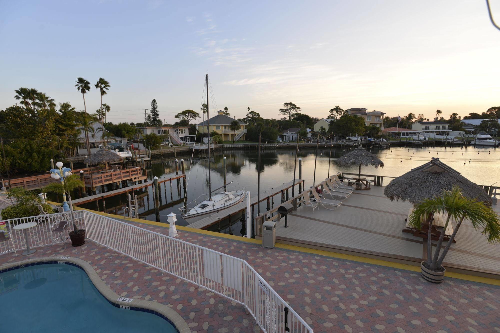 Bayview Plaza Waterfront Resort St. Pete Beach Bagian luar foto