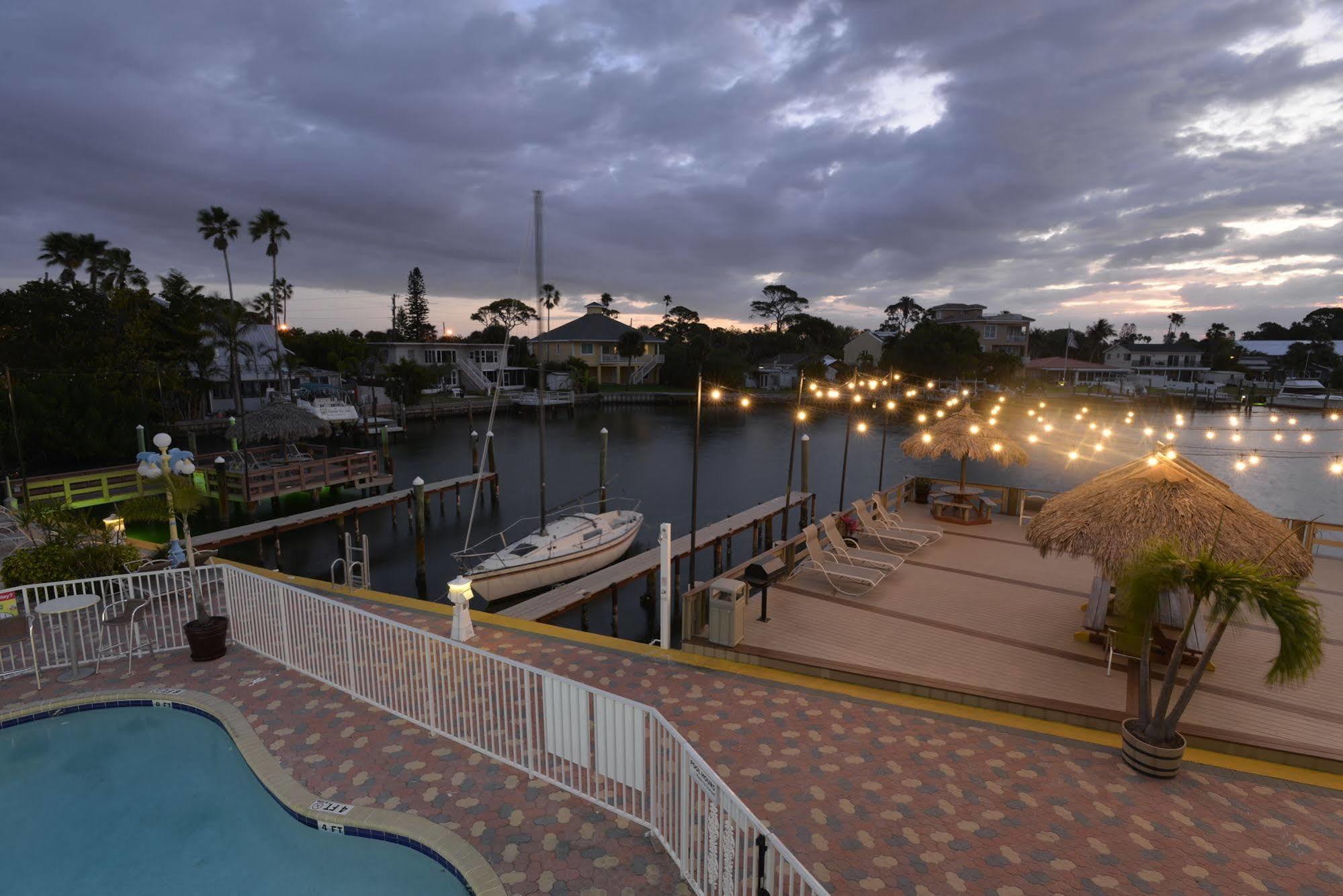 Bayview Plaza Waterfront Resort St. Pete Beach Bagian luar foto